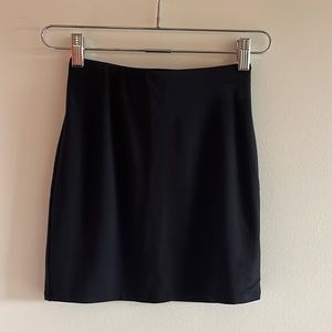 NWOT Aritzia Wilfred Free black elastic skirt